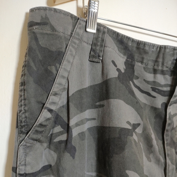 Wrangler Grey Camouflage Cargo Pants - Picture 6 of 10